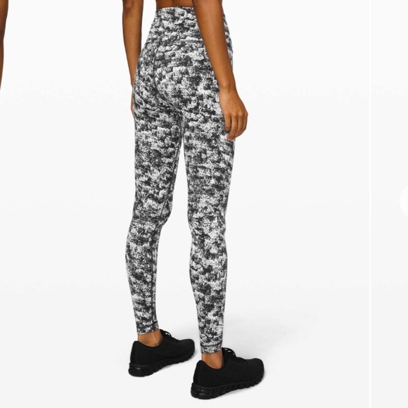 Lululemon Wunder Under High-Rise Tight 28" *Luxtreme
Misted Jacquard Black White - Picture 2 of 6